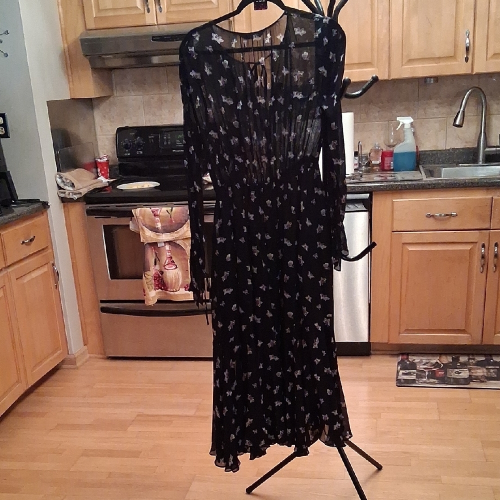 & Other Stories Sheer Black Dress with Floral Pattern - Picture 8 of 12